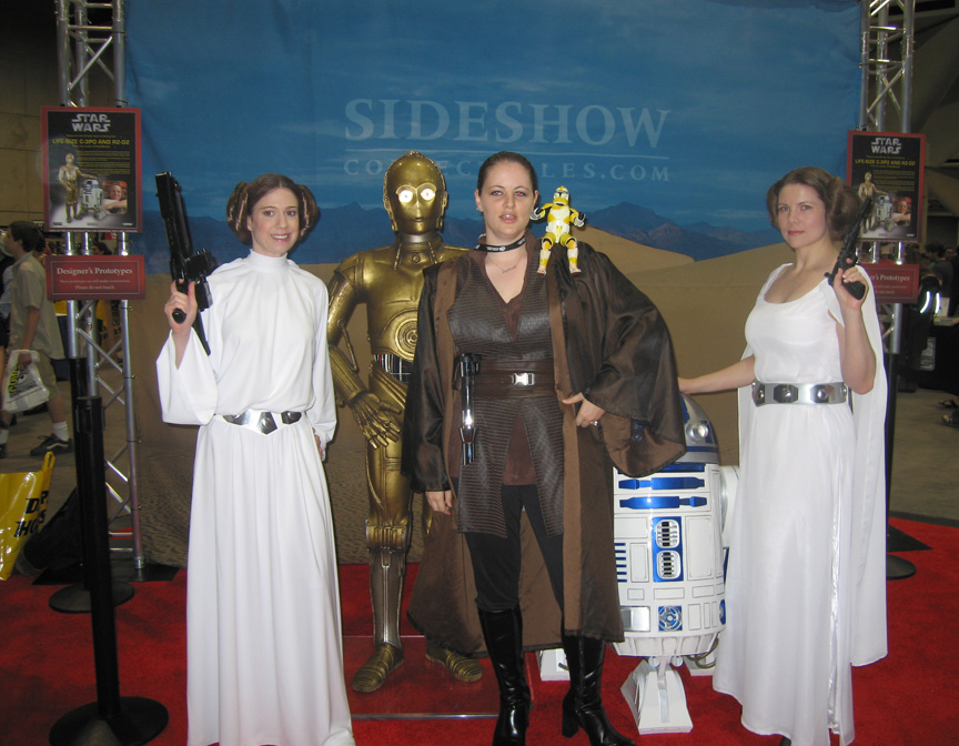 Princess Leia visits Comic Con!